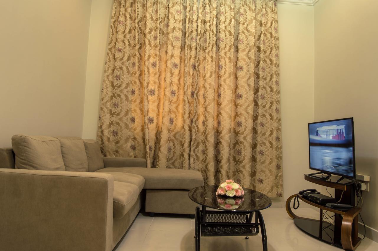 Wardah Hotel Apartments Sharjah Esterno foto