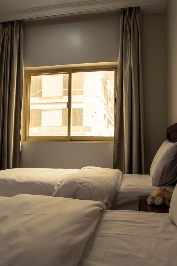 Wardah Hotel Apartments Sharjah Esterno foto